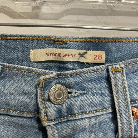 Levi’s Wedgie Skinny Distressed Light Wash Jeans 28 - Picture 8 of 15
